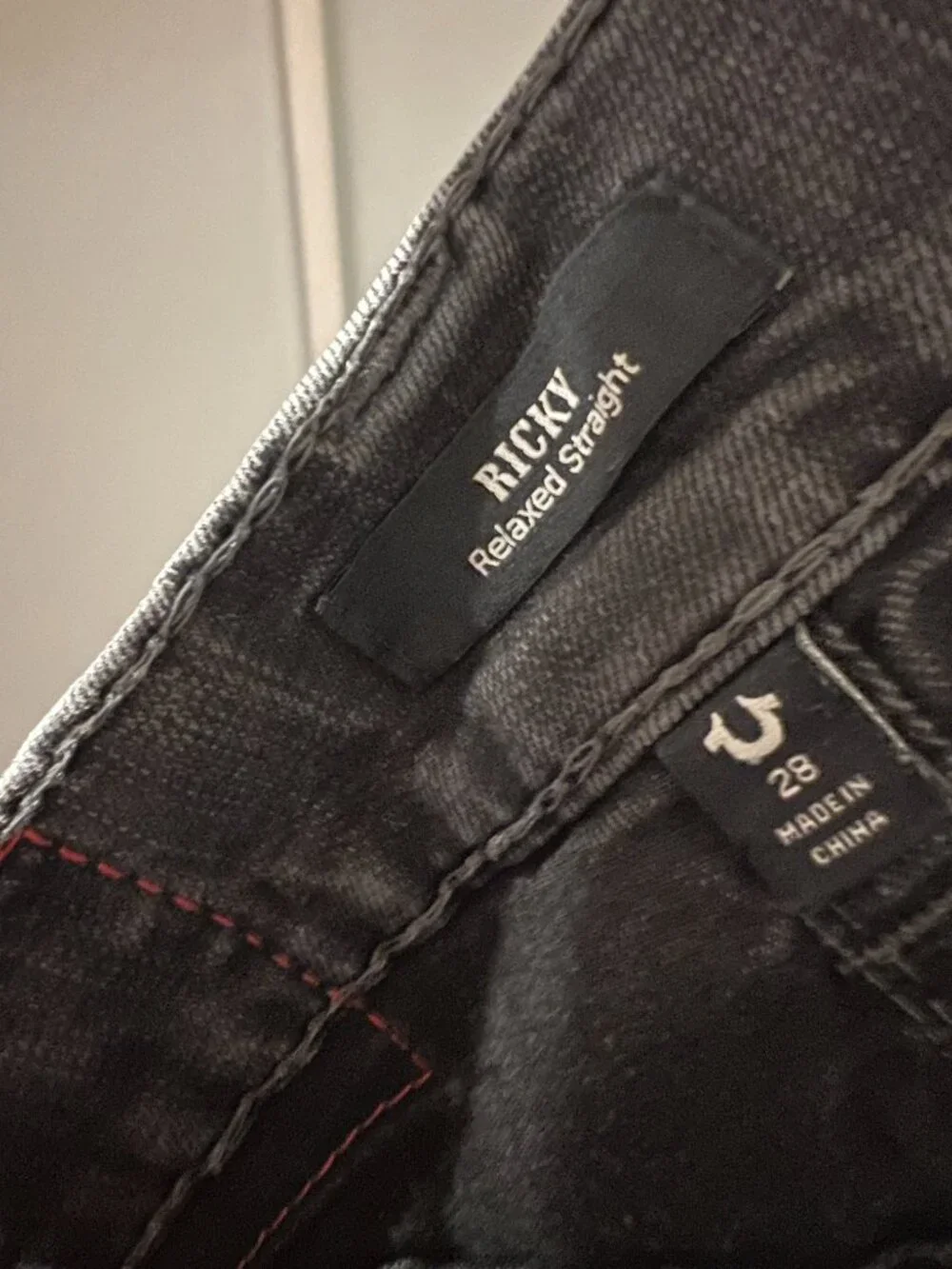 True Religion Relaxed Straight Size 28 Jeans